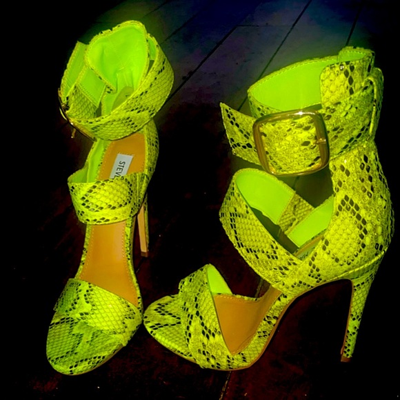 Neon Green Snake Skin Heels Size 7.5 - Picture 1 of 2